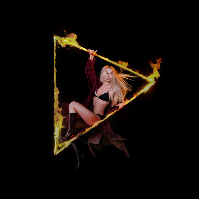 Ava Max - Don&rsquo;t Click Play